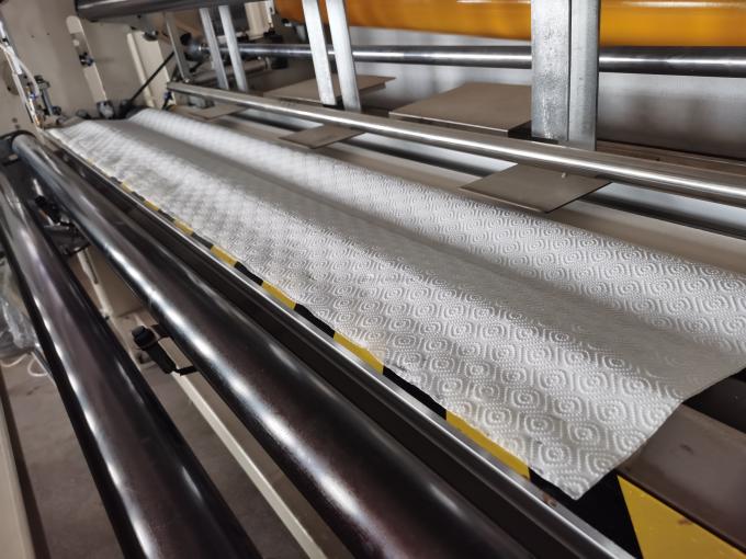 Machine à fabriquer des petits rouleaux de papier toilette par collage et stratification, machine à rembobiner l'essuie-tout de cuisine 5