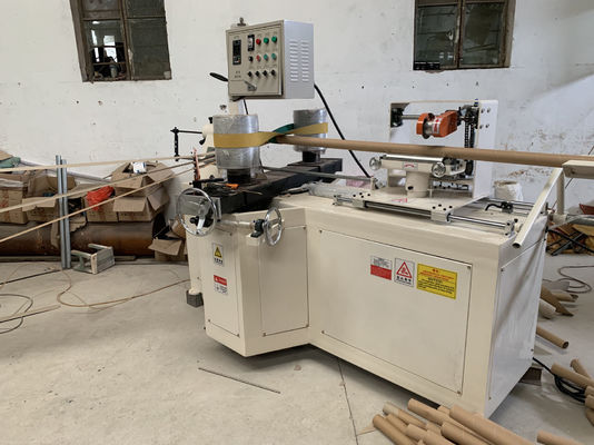 Machine de fabrication de papier toilette à base de papier kraft entièrement automatique
