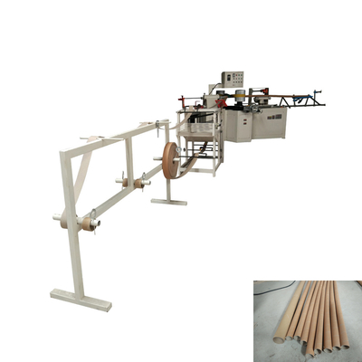 Machine de fabrication de rouleaux de papier à traction centrale à grande vitesse pour le papier toilette / serviette de cuisine / rouleau maxi